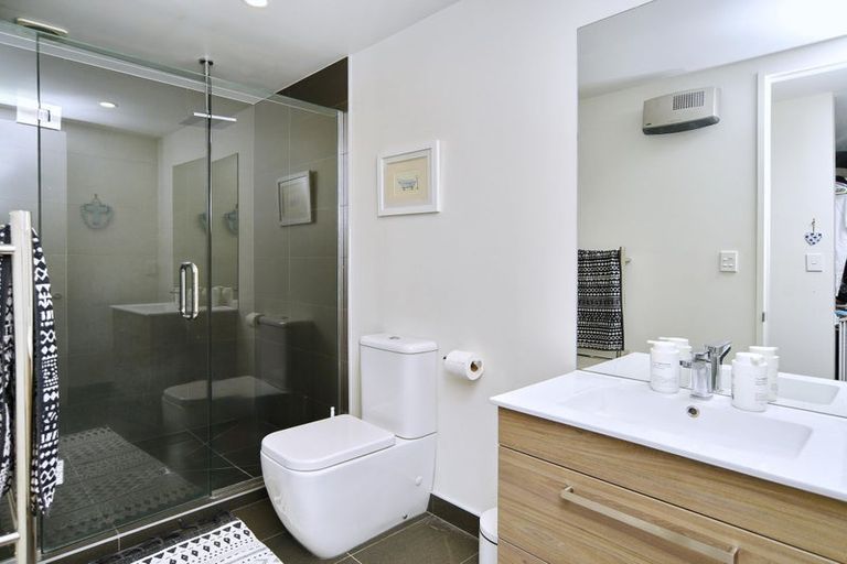 Photo of property in 102 Hills Road, Edgeware, Christchurch, 8013