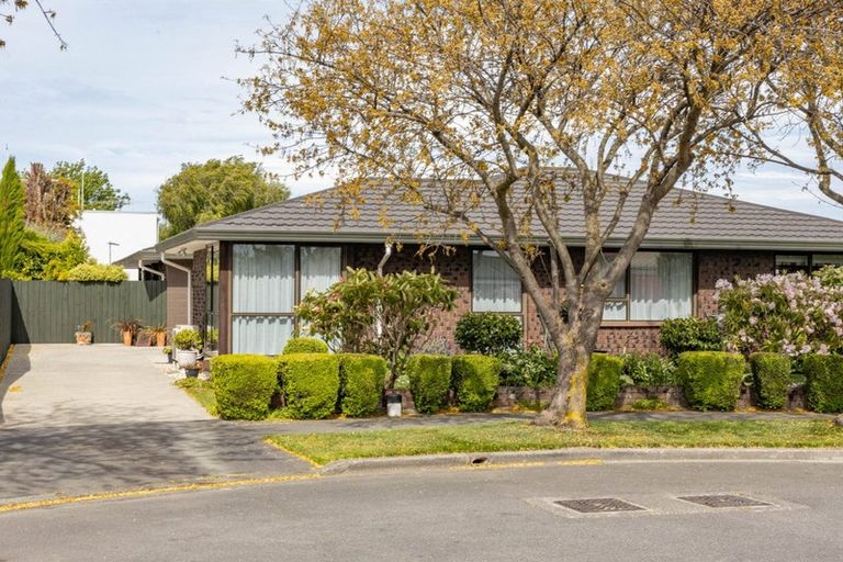 Photo of property in 1/14 Gatonby Place, Avonhead, Christchurch, 8042