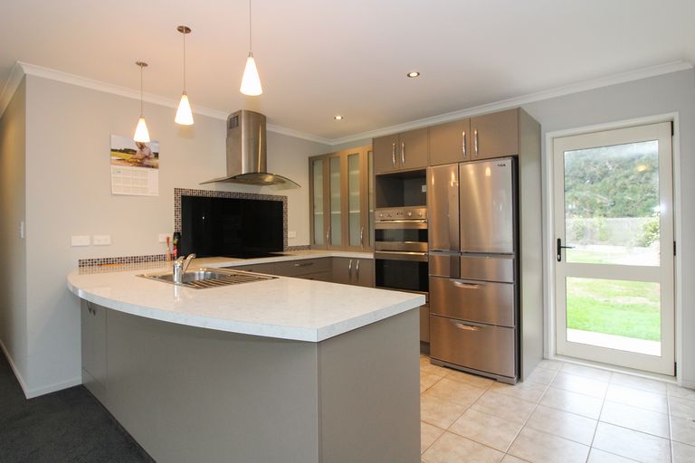 Photo of property in 1 Ruane Street, Glenavy, Waimate, 7980