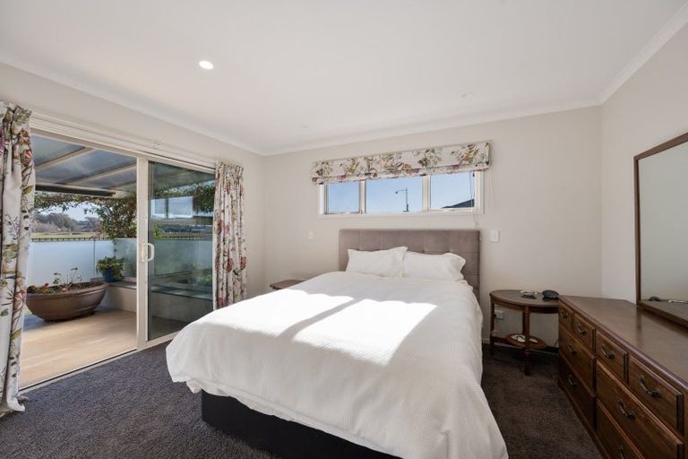Photo of property in 66 Orotu Drive, Poraiti, Napier, 4112