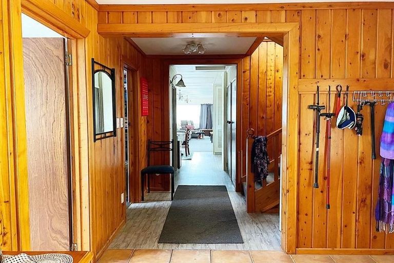 Photo of property in 15 Whaka Street, Maungaturoto, 0520