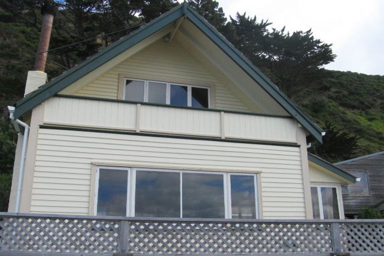 Photo of property in 165 Breaker Bay Road, Breaker Bay, Wellington, 6022