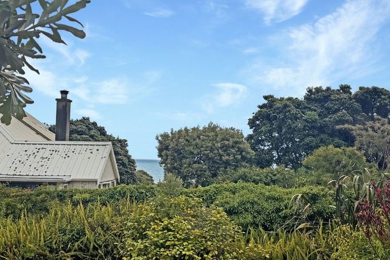 Photo of property in 18 Newry Road, Raumati Beach, Paraparaumu, 5032