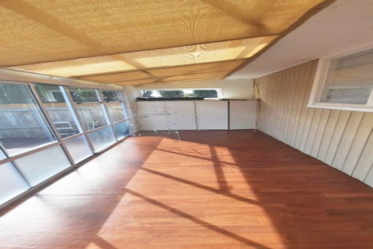 Photo of property in 62 Buscomb Avenue, Henderson, Auckland, 0610