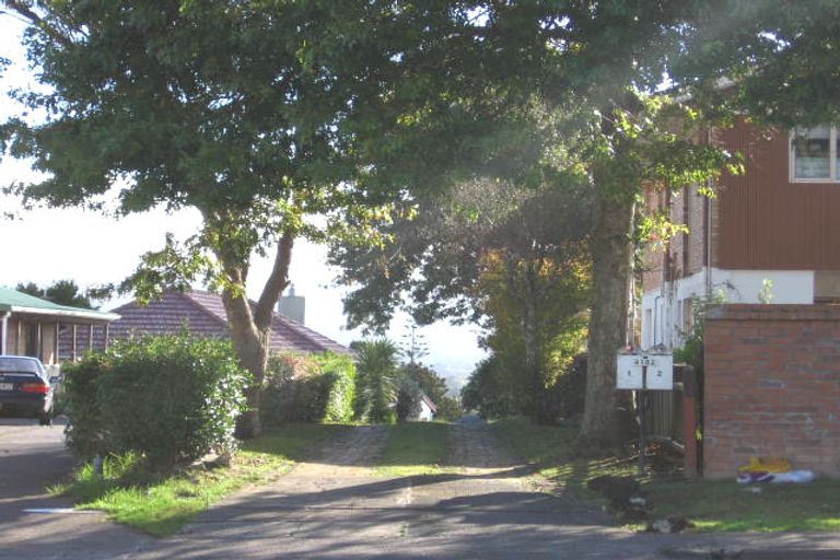 Photo of property in 1/4182 Great North Road, Glendene, Auckland, 0602