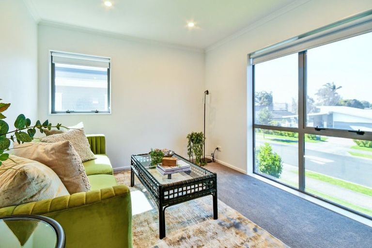 Photo of property in 9 Waituarua Drive, Takanini, 2112