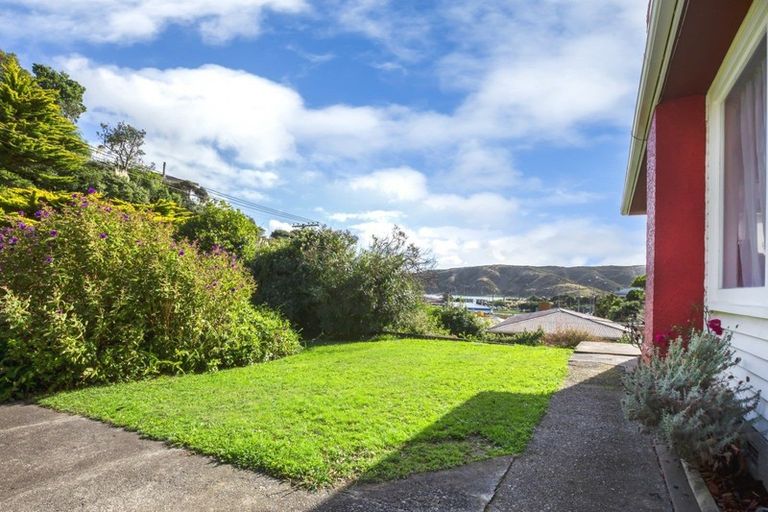 Photo of property in 5 Kiriwai Road, Paremata, Porirua, 5024