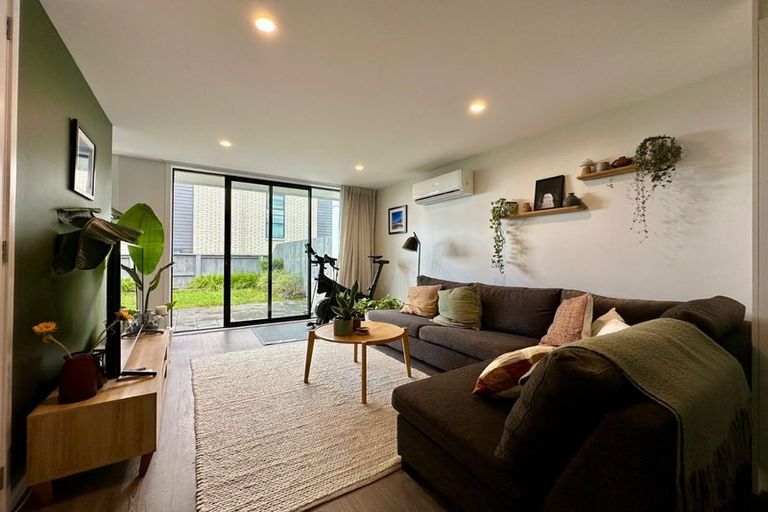 Photo of property in 4 Kaiwawao Lane, Hobsonville, Auckland, 0616