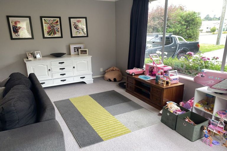 Photo of property in 24 Mangaroa Hill Road, Maoribank, Upper Hutt, 5018