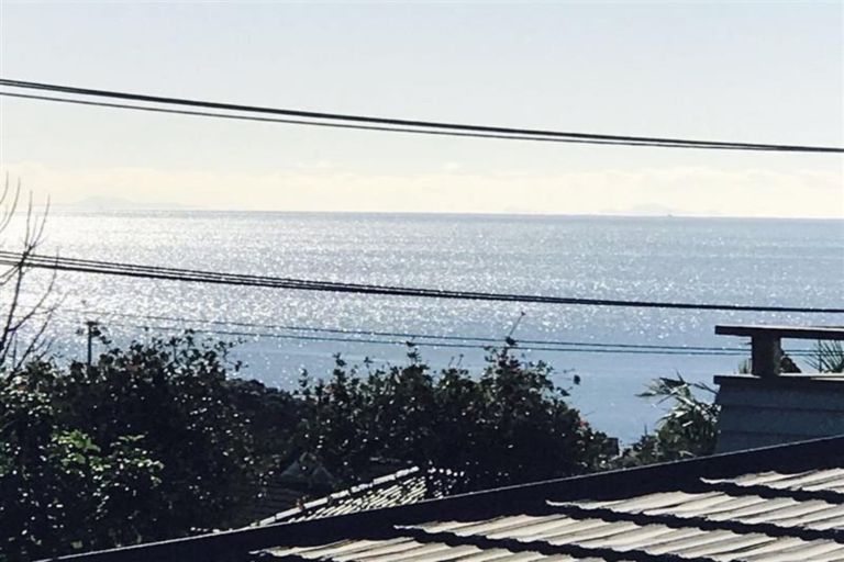 Photo of property in 1/28 Rangitoto Terrace, Milford, Auckland, 0620