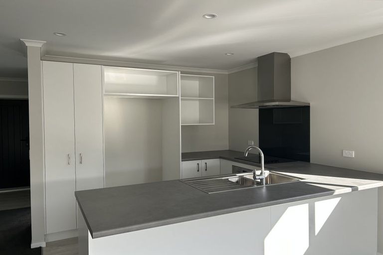 Photo of property in 18 Koru Loop, Paraparaumu, 5032