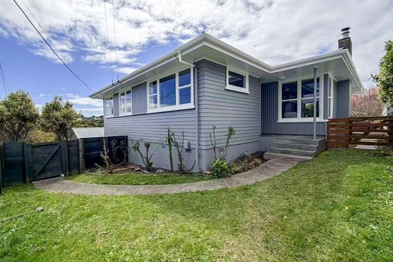 Photo of property in 64 Mark Avenue, Paparangi, Wellington, 6037