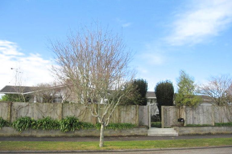 Photo of property in 18 Kensington Place, Fairfield, Hamilton, 3214