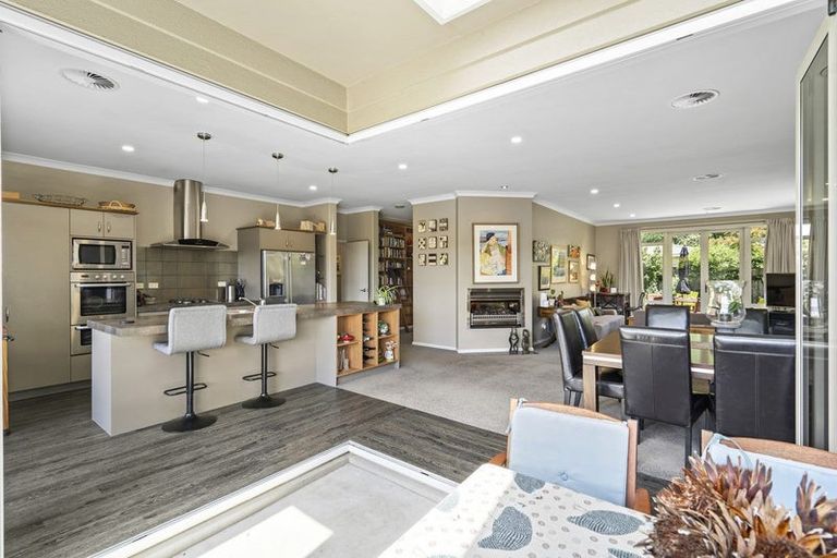 Photo of property in 61 Bowen Street, Cambridge, 3434