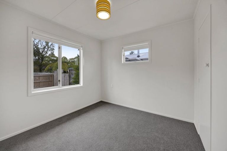 Photo of property in 5 Nikau Street, Inglewood, 4330