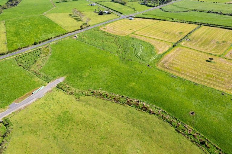 Photo of property in 7104 South Road, Warea, New Plymouth, 4381