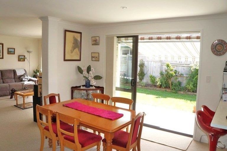 Photo of property in 6 Wai Place, One Tree Point, 0118