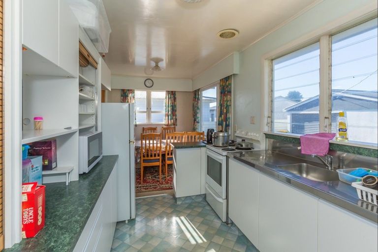 Photo of property in 12 Mersey Street, Levin, 5510