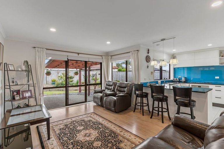 Photo of property in 62 Thornbury Crescent, East Tamaki Heights, Auckland, 2016