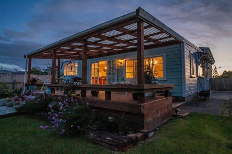 Photo of property in 157 Peel Street, Westport, 7825