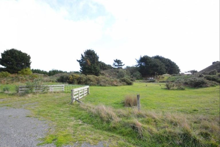 Photo of property in 6 Henham Lane, Waikawa Beach, Levin, 5573