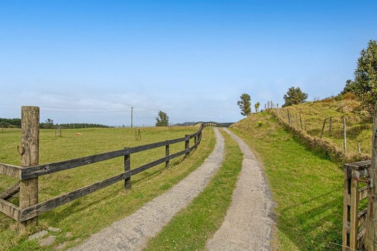 Photo of property in 211 Wilson Road, South Head, Helensville, 0874