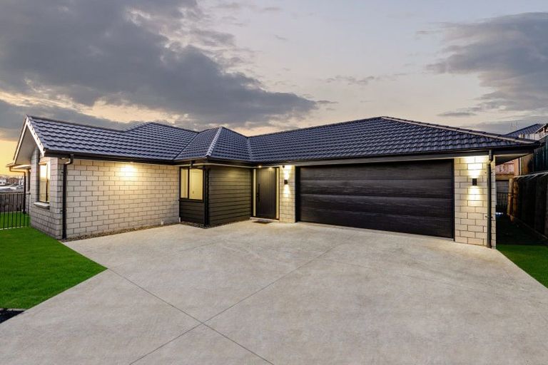 Photo of property in 16 North Ridge Drive, Rototuna North, Hamilton, 3210