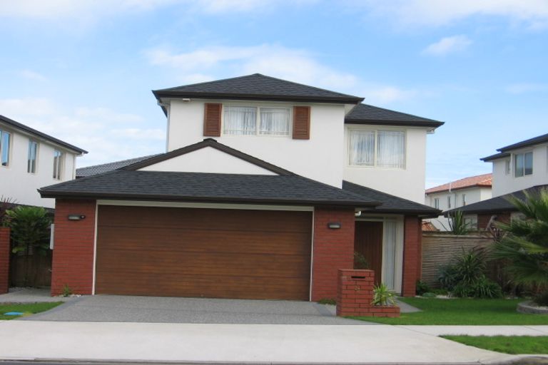 Photo of property in 19 Middlefield Drive, East Tamaki Heights, Auckland, 2016