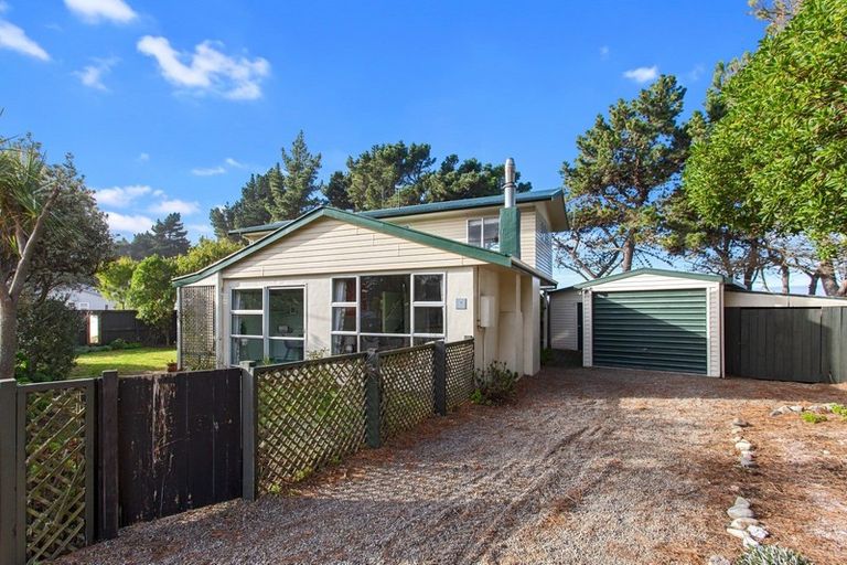 Photo of property in 1 South Crescent, Amberley, 7481