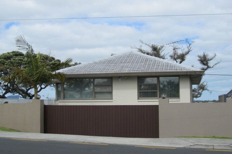 Photo of property in 73 Sylvan Avenue, Northcote, Auckland, 0627