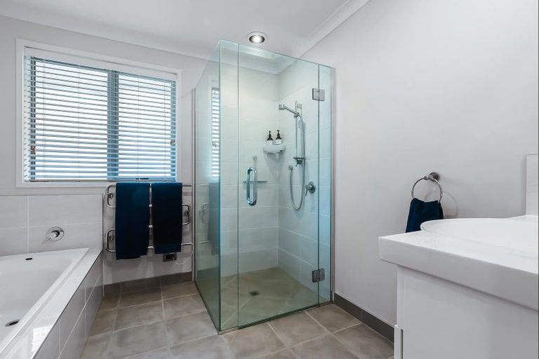 Photo of property in 90 Dalmore Way, Acacia Bay, Taupo, 3385