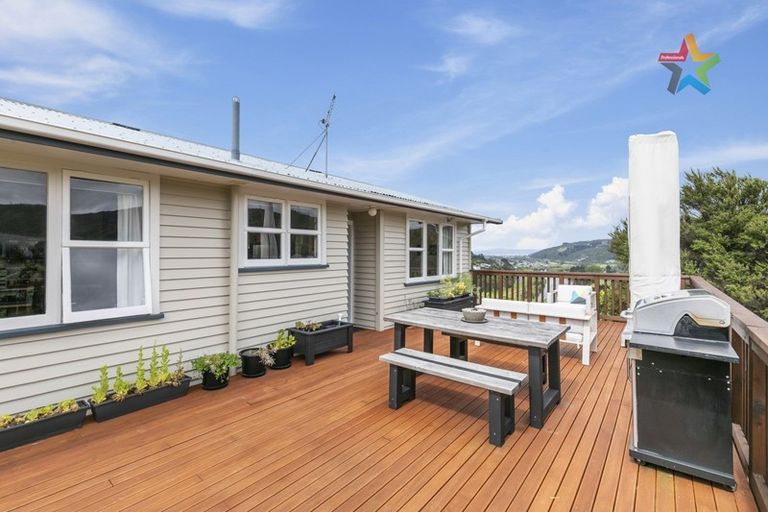 Photo of property in 17 Kingsley Street, Stokes Valley, Lower Hutt, 5019