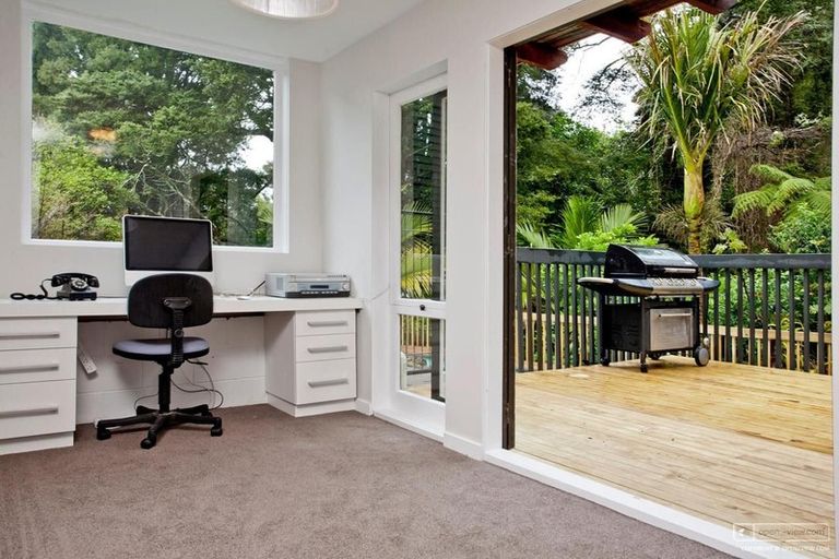 Photo of property in 17 Howard Road, Northcote, Auckland, 0627