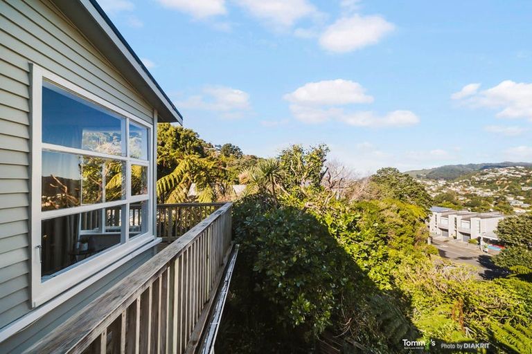 Photo of property in 4 Huntingdon Street, Northland, Wellington, 6012