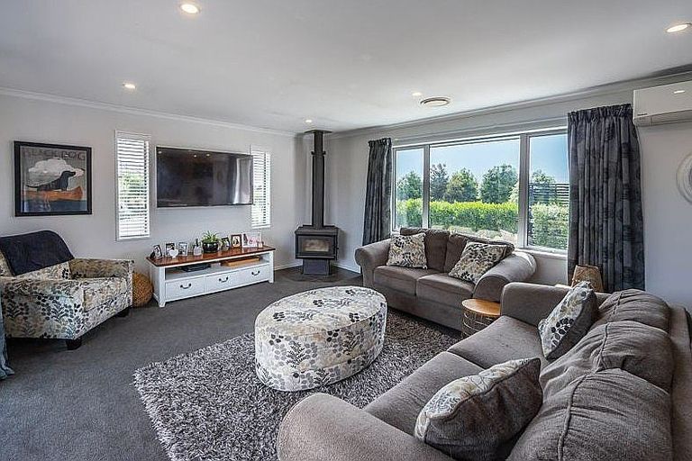 Photo of property in 6 Burnham School Road, Rolleston, 7614