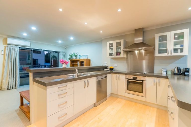 Photo of property in Te Kakariki Apartments, 5/5 Wellington Road, Paekakariki, 5034