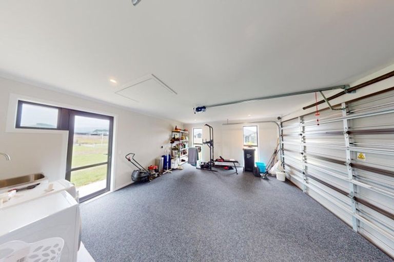 Photo of property in 40 Atlantic Drive, Fitzherbert, Palmerston North, 4410