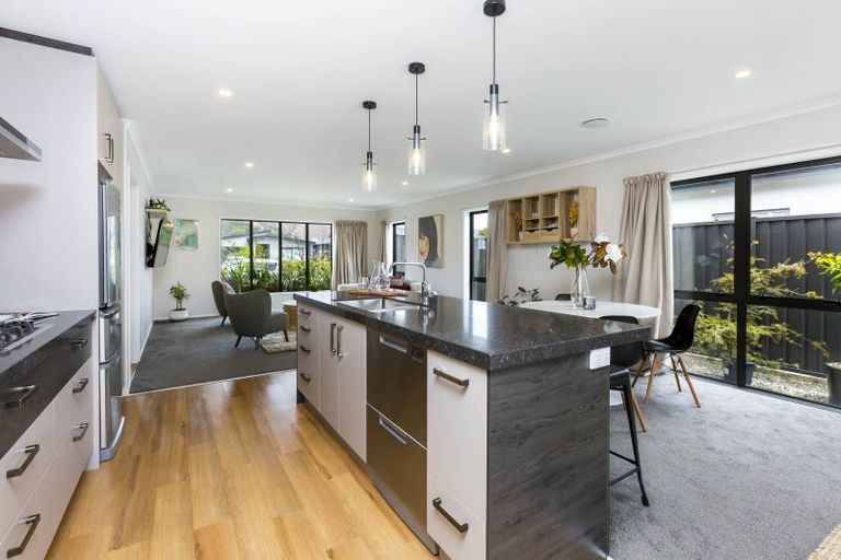 Photo of property in 24 Te Kaeaea Crescent, Wallaceville, Upper Hutt, 5018