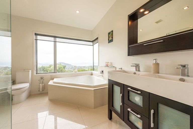 Photo of property in 24 Mewburn Rise, Karori, Wellington, 6012