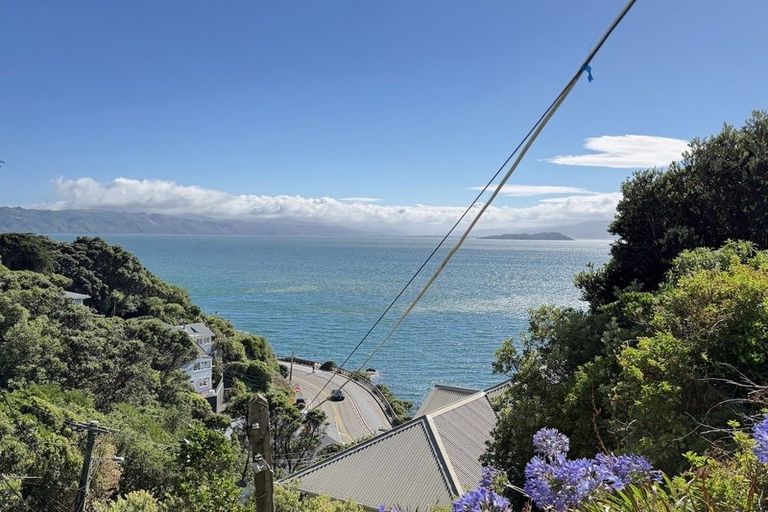Photo of property in 2/134 Evans Bay Parade, Roseneath, Wellington, 6021