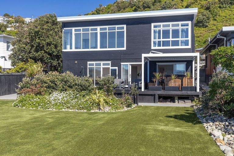 Photo of property in 277 Queens Drive, Lyall Bay, Wellington, 6022