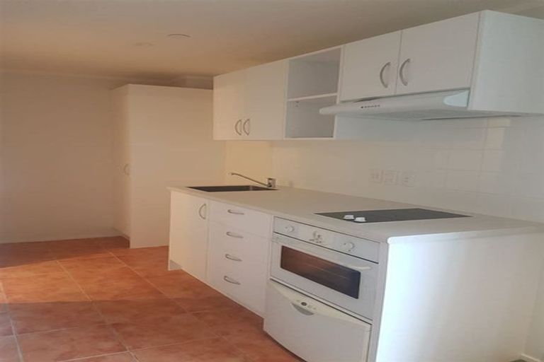 Photo of property in 8a/30 Westward Ho, Glen Eden, Auckland, 0602