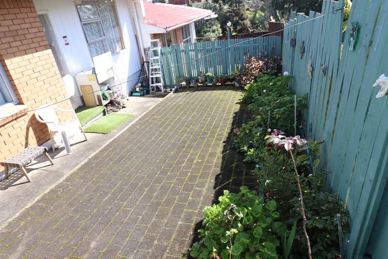 Photo of property in 2/81 Seabrook Avenue, New Lynn, Auckland, 0600