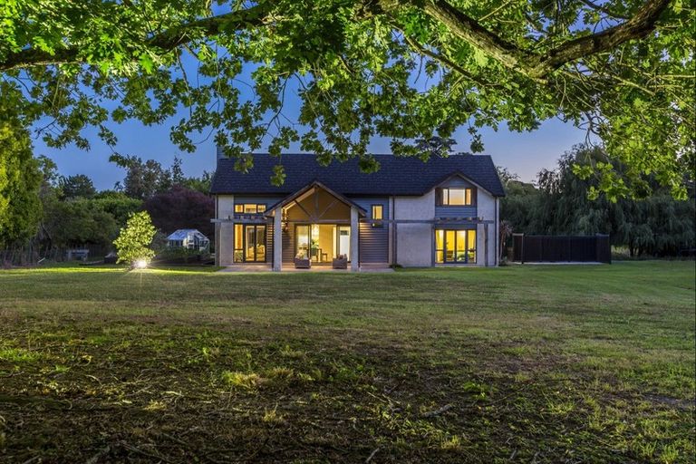 Photo of property in 7 Whangaparaoa Road, Red Beach, 0932