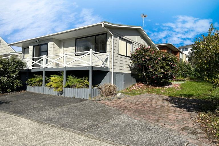 Photo of property in 2 Chablis Place, Henderson, Auckland, 0612