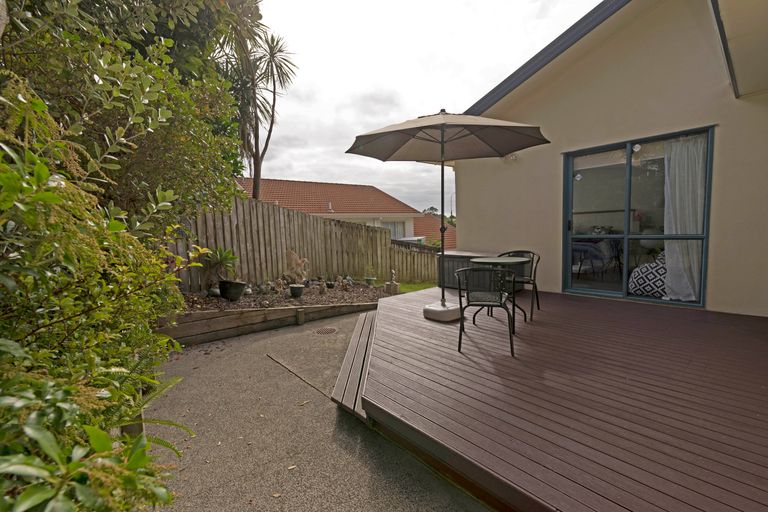 Photo of property in 27 Milan Drive, Glen Eden, Auckland, 0602