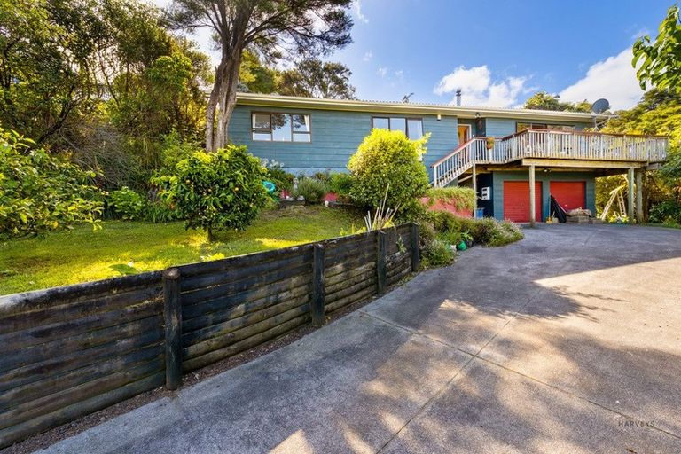 Photo of property in 38 Rauhuia Crescent, Parau, Auckland, 0604