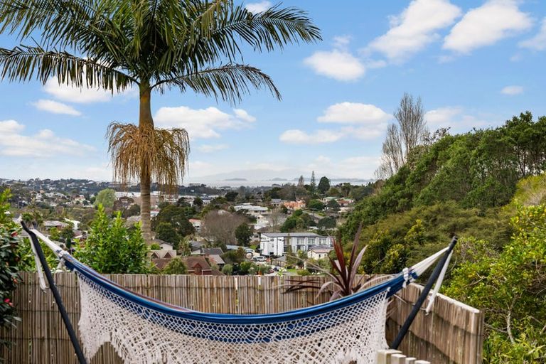 Photo of property in 1/305 Glenfield Road, Glenfield, Auckland, 0629