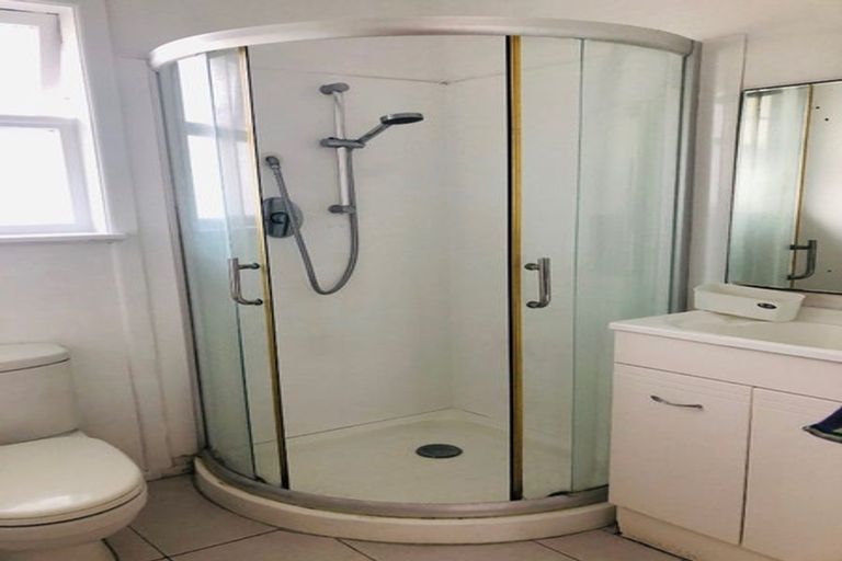 Photo of property in 25 William Souter Street, Forrest Hill, Auckland, 0620