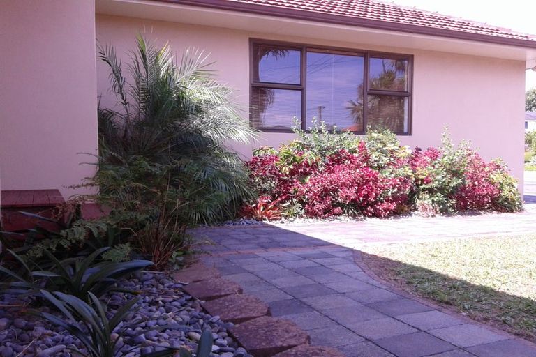 Photo of property in 11 Waller Avenue, Bucklands Beach, Auckland, 2012